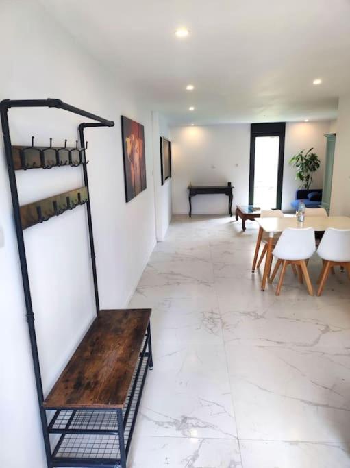 Moderne Proche Paris, Aeroport Et Disneyland